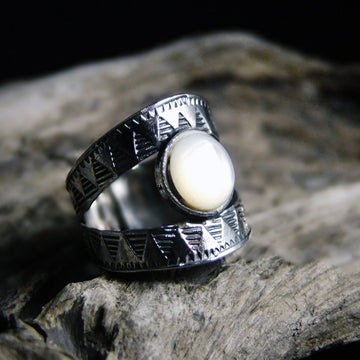 Bite Shell Wide Silver Ring-JEWELLERY / RINGS-Jewelery Center (THA)-Mother of Pearl-56-The Outpost NZ